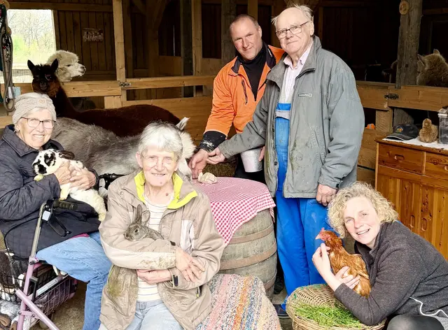 Christa und Peter Breuer mit Familienangehörigen. | Foto: Manfred Hinterdorfer