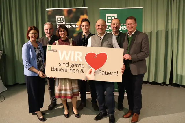Der Vorstand des Bauernbundes im Bezirk Ried mit Landesrätin Michaela Langer-Weninger. | Foto: Bauernbund Bezirk Ried