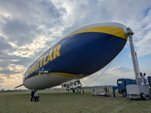 Landung eines der letzten Luftfahrtgiganten in Wels