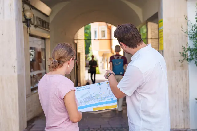 Die Gehzeit.Karte in Hollabrunn zeigt auf, wie lang man etwa vom Bahnhof zum Gemeindeamt braucht, wenn man zu Fuß geht. | Foto: Bollwein