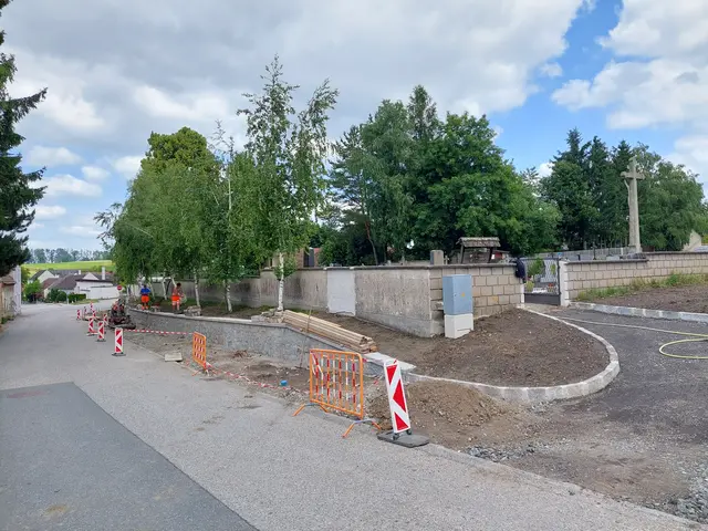 Als Bonus konnte im Rahmen des Neubauprojektes gleich der angrenzende Friedhof barrierefrei gestaltet werden. | Foto: Marktgemeinde Ludweis-Aigen