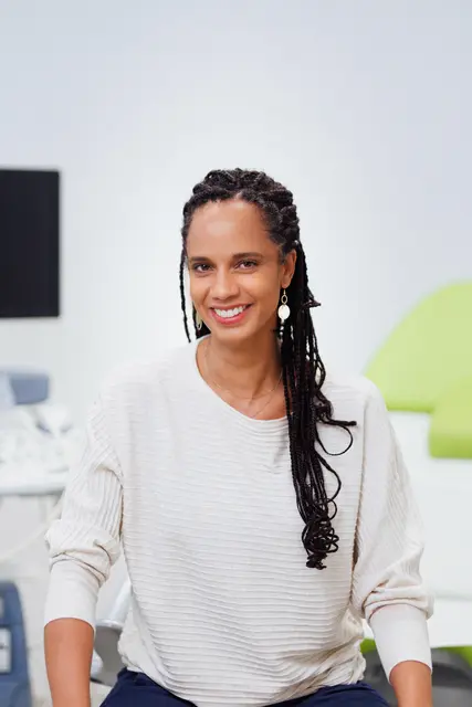 Die Gynäkologin Kehinde Wewe aus Scheibbs hat mit "grlztalk" einen Podcast zu  Themen wie "Pubertät, Periode und Verhütung" für alle Mädchen und jungen Frauen ins Leben gerufen.^ | Foto: Markus Morawetz/grlztalk.at
