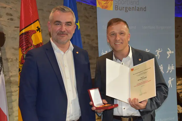 Wolfgang Hadek (Landessportehrenzeichen in Bronze) | Foto: MeinBezirk/Michael Strini