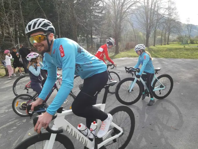 Kinder erlebten Radshow, Mountainbike-Sprünge und mehr