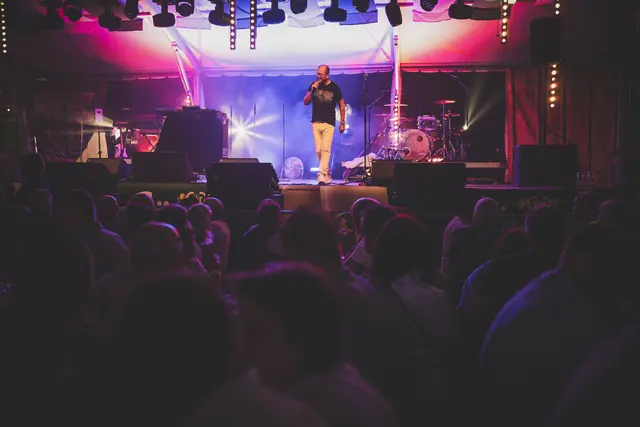 DJ Erich Fuchs ist ein fester Bestandteil vom Leobener Wiesenfest. | Foto: Klaus Pressberger