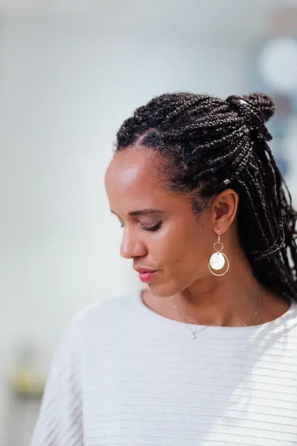 Die Gynäkologin Kehinde Wewe aus Scheibbs hat mit "grlztalk" einen Podcast zu  Themen wie "Pubertät, Periode und Verhütung" für alle Mädchen und jungen Frauen ins Leben gerufen.^ | Foto: Markus Morawetz/grlztalk.at