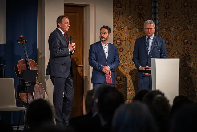 Matthias Stadler (Bürgermeister der Stadt St. Pölten), Matthias Pacher (Geschäftsführung NÖ Museum Betriebs GmbH) und Hermann Dikowitsch (Leiter der Abteilung Kunst und Kultur beim Amt der NÖ Landesregierung) in Vertretung von Landeshauptfrau Johanna Mikl-Leitner. | Foto: Sascha Osaka