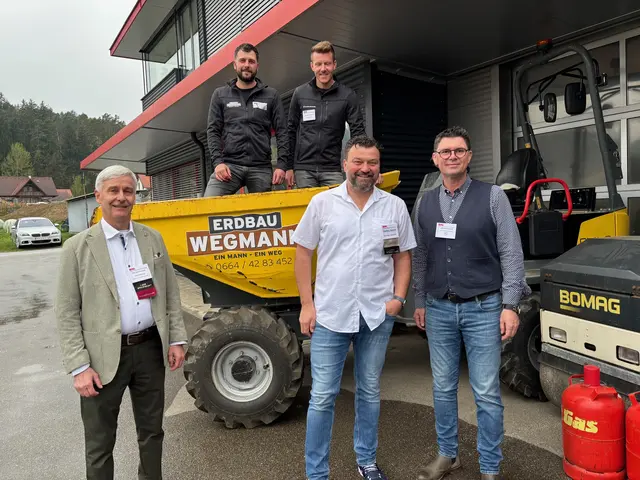 Gastgeber und Führungskräfte des BNI Schilcherland bei TF Baumaschinen in Stallhofen | Foto: MeinBezirk/Harald Almer