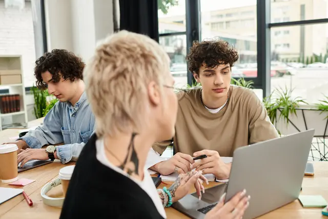 Aktuelle Nachrichten werden vom Großteil der GenZ (89 Prozent) verfolgt, denn mehr als die Hälfte (55 Prozent) will an laufenden Debatten teilhaben. (Symbolfoto) | Foto: smarterpix, IgorVetushko