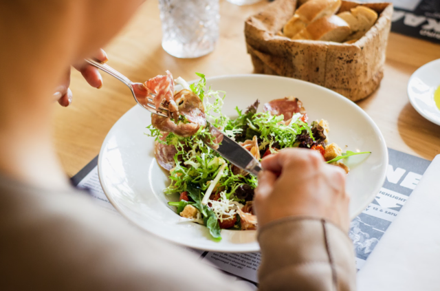 Mit Vorträgen von Gesundheitsexpertinnen und Experten soll aufgeklärt werden, was eine gesunde Ernährung wirklich ausmacht.
 | Foto: Unsplash