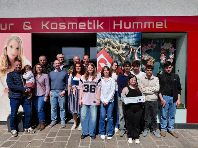 Tobias Hochgerner, Elisa Hochgerner, Carmen Zuzzi, Franz Gugerell, Thomas Sonnleitner, Franz Helm, Ferdinand Schmatz, Karin Hummel, Bgm. Franz Haunold, Elli Greiner, Melissa Wileczil, Emely Stöger, Doruk Demir, Emily Stöger, Manuel Eder, Deniz Demir, Hamza Albadri | Foto: Marktgemeinde Böheimkirchen