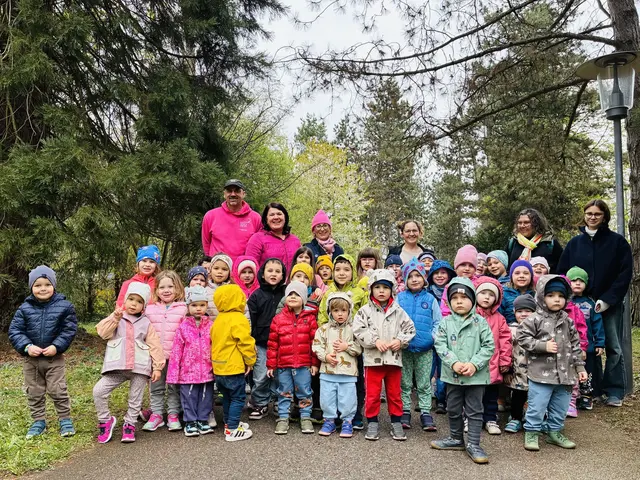 Kinder laufen gemeinsam für den guten Zweck