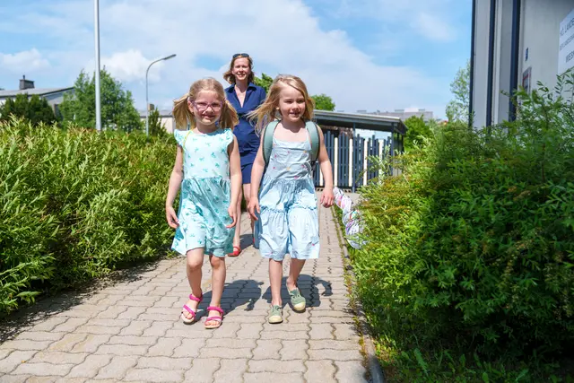 Kinder können in Maissau von der Elternhaltestelle bis zur Volksschule alleine und sicher gehen. | Foto: Bollwein