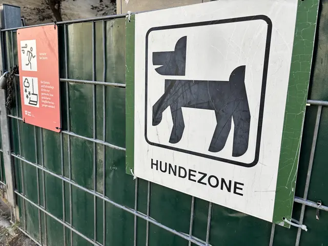 Herrl dreht durch und beißt sich in eigenem Hund fest