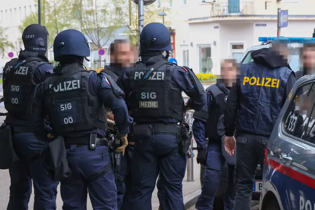 Aufgrund einer Drohung wurde der Welser Hauptbahnhof durch ein Großaufgebot der Polizei am 16. April komplett geräumt. | Foto: laumat.at