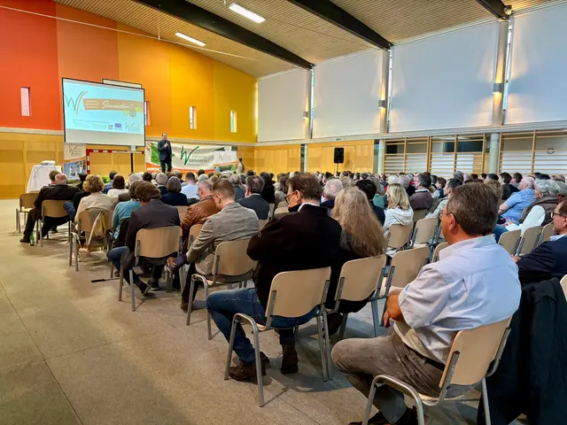 Die Mehrzweckhalle in Irnfritz war am "Leader-Abend" richtig gut gefüllt. | Foto: Markus Kahrer