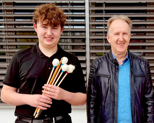 Florian Renhardt (li.) mit seinem Lehrer Max Murauer. | Foto: Murauer