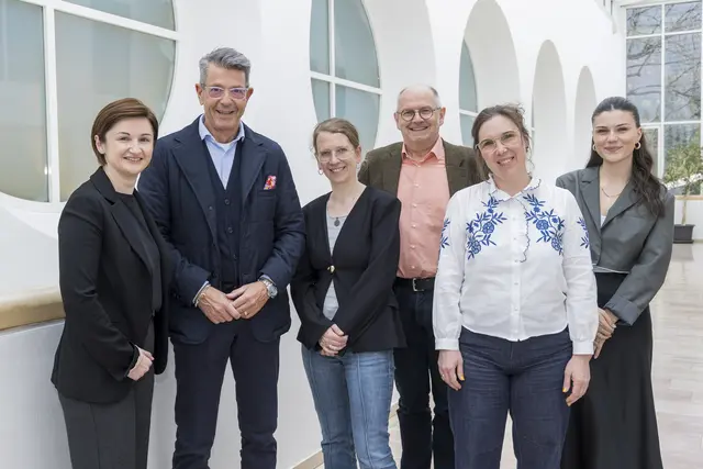 Landeshauptfrau-Stellvertreterin Marlene Svazek (li.) mit der Fachjury des 73. Salzburger Jugendredewettbewerbs v.l.: Michael Kretz, Manuela Wolf, Ferdinand Wegscheider, Ursula Gessat und Pia Feletar | Foto: Land Salzburg/Neumayr/Leopold