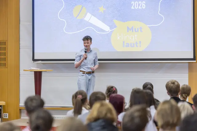 Felix Wimmer vom Akademischen Gymnasium Salzburg bei seiner Rede | Foto: Land Salzburg/Neumayr/Leopold