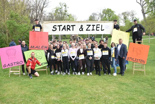 Rund 60 Schülerinnen und Schüler waren bei der Aktion dabei.  | Foto: Stefan Schneider/MeinBezirk