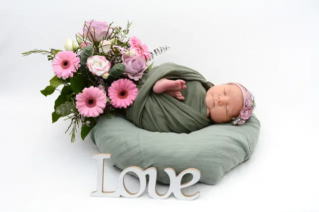 Name: Milena Amelie
Geburtsdatum: 15.03.2026
Gewicht: 3.280 g
Größe: 51 cm
Eltern: Anja Leger und Mike Grün aus Lobmingtal | Foto: Babysmile