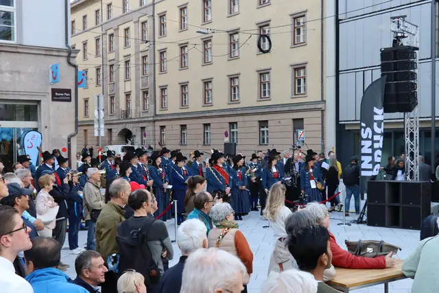 Musikalischer Auftakt: Die Stadtmusikkapelle Speckbacher Neu Arzl/Olympisches Dorf beim Festakt. | Foto: Kendlbacher