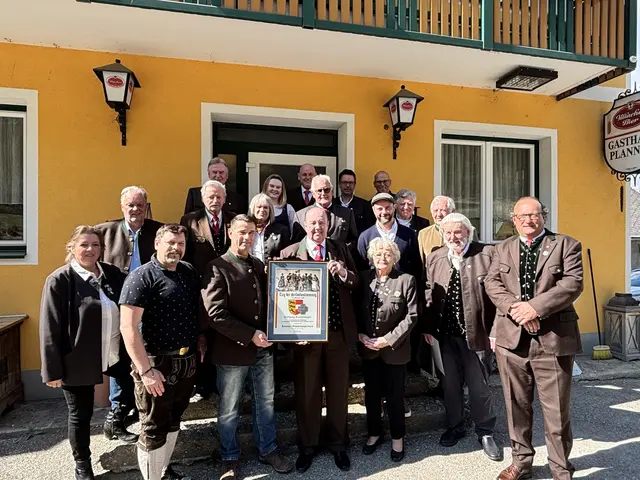 Wolfgang Reichenhauser wurde eine besondere Ehre zuteil. | Foto: KAB FE 