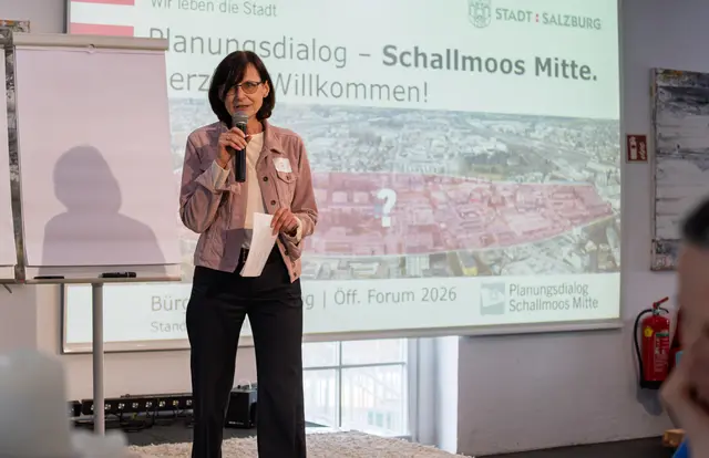 Zahlreiche Bürgerinnen und Bürger nutzten die Gelegenheit, sich über die geplanten Entwicklungen zu informieren, Fragen zu stellen und eigene Anregungen einzubringen. | Foto: Stadt Salzburg/Alexander Killer