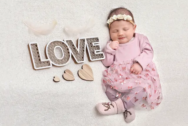 Name: Livia
Geburtsdatum: 06.03.2026
Gewicht: 3.975 g
Größe: 54 cm
Eltern: Daniela Riegler und Gerhard Paar aus Flattendorf | Foto: Fotostudio Semler