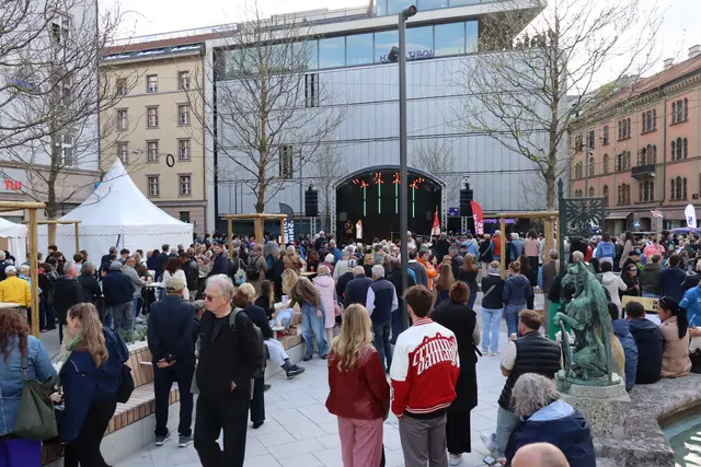 Der neu gestaltete Boznerplatz wurde nach neun Monaten Bauzeit feierlich eröffnet. | Foto: Kendlbacher