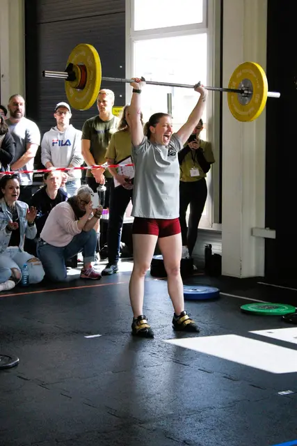 Beim "Black Sunset Throwdown" stellten sich die Athletinnen und Athleten vier anspruchsvollen Workouts.  | Foto: Black Sunset-Box