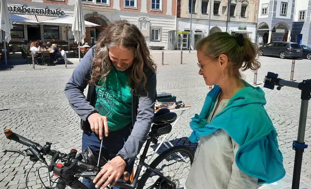 Fahrradreparatur am Freistädter Hauptplatz | Foto: Die Grünen Freistadt