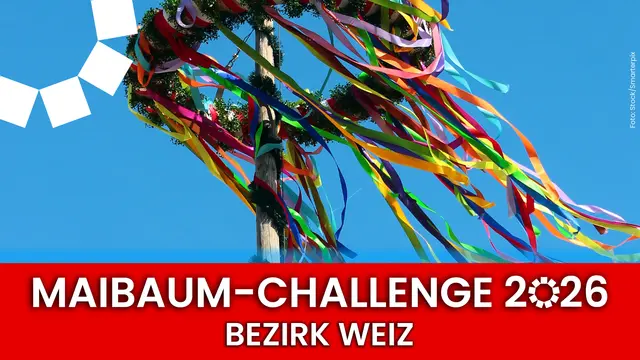 Maibaum mit bunten Bändern als Frühlingssymbol und Zeichen für gelebtes Brauchtum in den steirischen Gemeinden. 