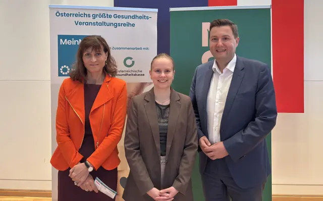 V.l.: MeinMed-Moderatorin Christine Radmayr, Pflegeexpertin Sarah Hackl und Linzer Gesundheitsstadtrat Michael Raml (FPÖ).  | Foto: MeinBezirk Linz