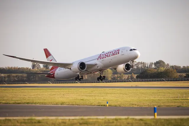 Die Lufthansa Group reagiert jetzt mit einem strikten Sparkurs, der unter anderem einen Einstellungsstopp beinhaltet. Auch die AUA ist davon betroffen. | Foto: Austrian Airlines