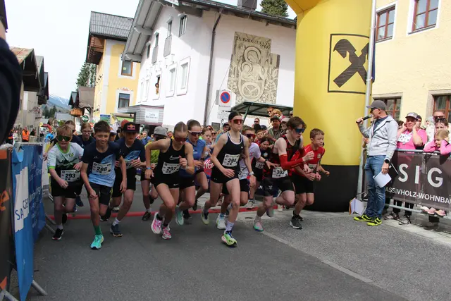 Das Rennen ging durch den Ort Taxenbach. | Foto: OK-TEAM Marktlauf Taxenbach