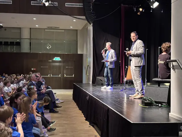 Auf der Bühne: Bernhard Fleißner und Christian Hübner. | Foto: Victoria Edlinger