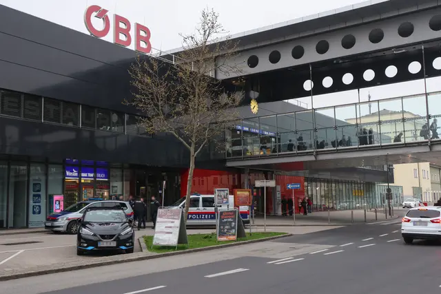 Aufgrund einer Drohung wurde der Welser Hauptbahnhof durch ein Großaufgebot der Polizei am 16. April komplett geräumt. | Foto: laumat.at