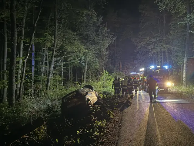 Zu einem Fahrzeugbrand kam es am Mittwochabend in Tillmitsch. | Foto: FF Tillmitsch