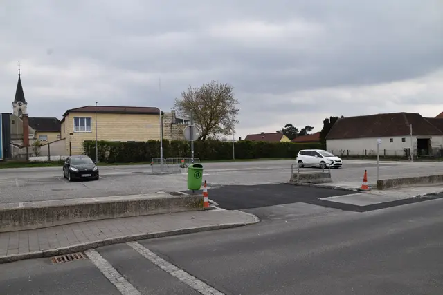Der Parkplatz gegenüber des EKOs in der Lehargasse wird ebenfalls für die Parkraumbewirtschaftung umgerüstet.  | Foto: MeinBezirk/Michael Strini