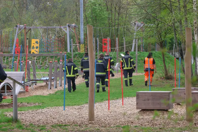 Drei Rehe verirrten sich in den Motorikpark sowie in einen Privatgarten in Wels-Lichtenegg. Für zwei Rehböcke kam aber jede Hilfe zu spät. | Foto: laumat.at