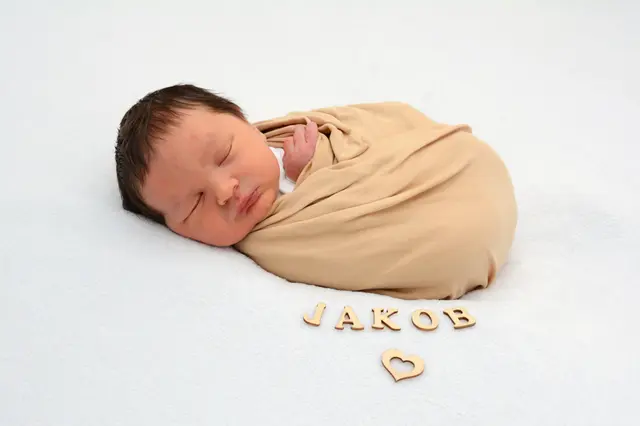 Name: Jakob
Geburtsdatum: 25.03.2026
Gewicht: 4.160 g
Größe: 55 cm
Eltern: Beate Kaiser und Manuel Sandriser aus Zeltweg | Foto: Babysmile
