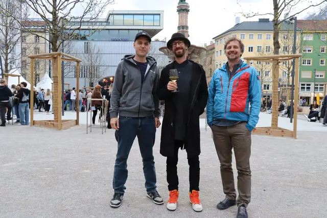 Mike, Martin und David sind vom neuen Boznerplatz begeistert. | Foto: Kendlbacher