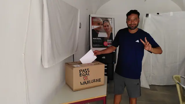 Ibrahim Rasool hilft bei Pass Egal Wahl im Kulturraum VENTIL. | Foto: Kärnten andas