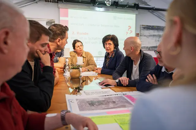 Zahlreiche Bürgerinnen und Bürger nutzten die Gelegenheit, sich über die geplanten Entwicklungen zu informieren, Fragen zu stellen und eigene Anregungen einzubringen. | Foto: Stadt Salzburg/Alexander Killer