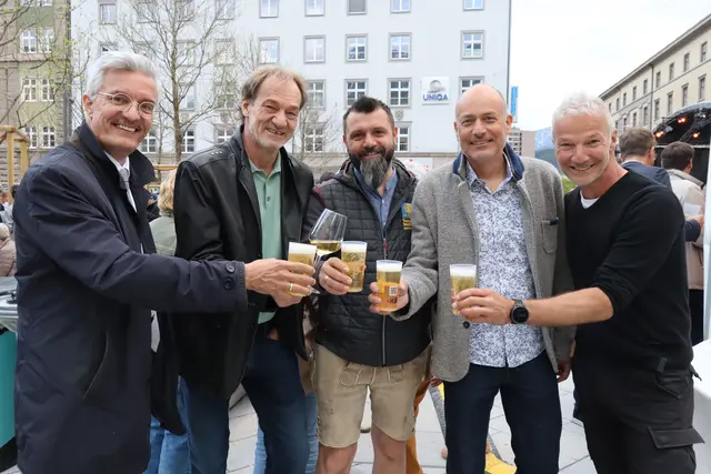 Beste Stimmung: Michael Perger (Zentrumsverein), Dietmar Hernegger (Bezirksobmann), Bernhard Walder (Besucher), Stefan Sprenger (GF Stiftskeller) und Robert Neuner | Foto: Kendlbacher