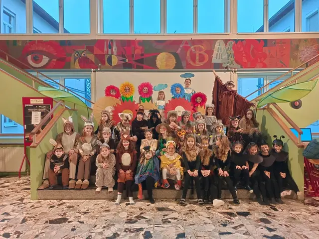 Über 100 Kinder stehen bei diesem besonderen Musiktheaterprojekt auf der Bühne. | Foto: Wittmann