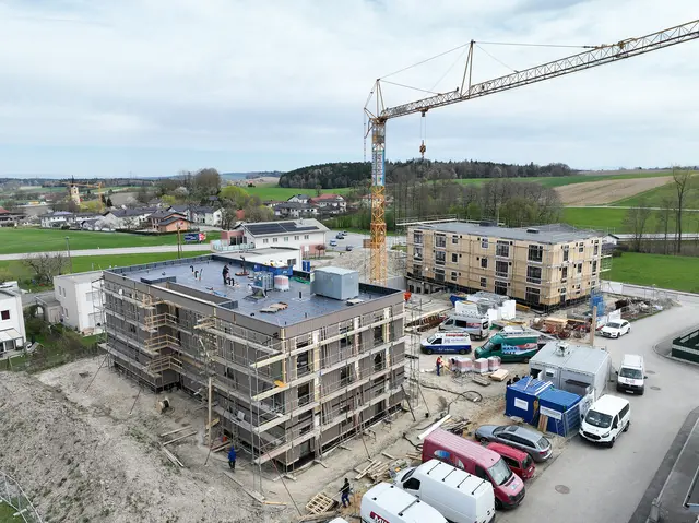 Die 24 Mietwohnungen sollen bis Ende 2026 fertiggestellt werden.  | Foto: OÖ Wohnbau