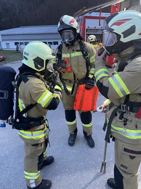 Realitätsnahe Einsatzübung: Feuerwehr trainiert den Ernstfall