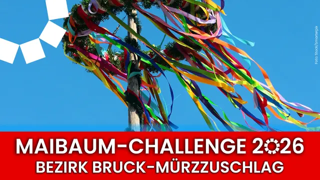Maibaum mit bunten Bändern als Frühlingssymbol und Zeichen für gelebtes Brauchtum in den steirsichen Gemeinden. 